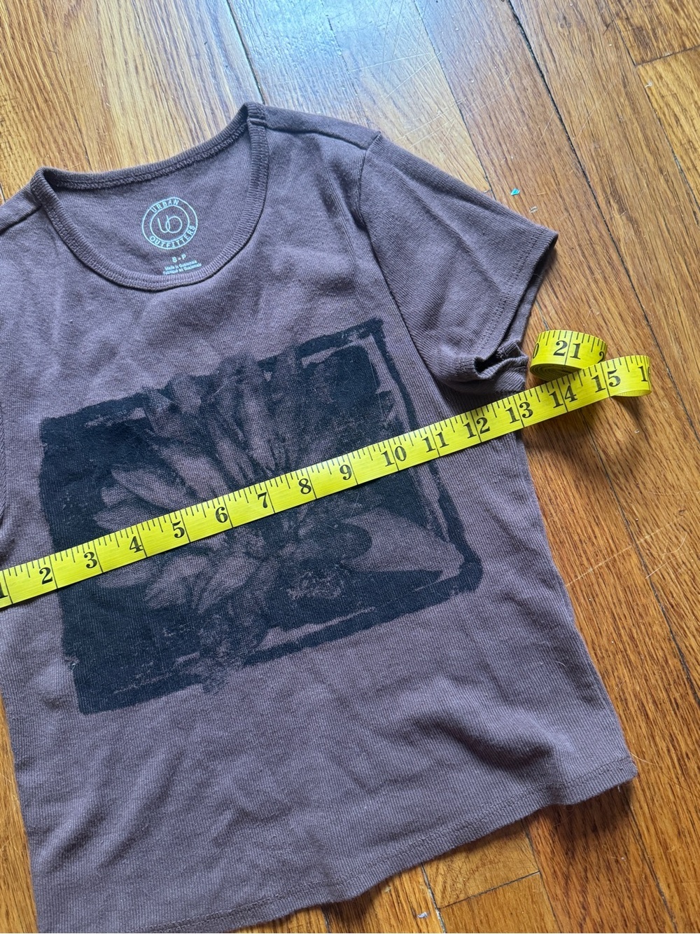 Urban Outfitters Brown Graphic Crop Tee - Picture 5 of 7